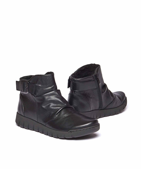 VAGAR BLACK
