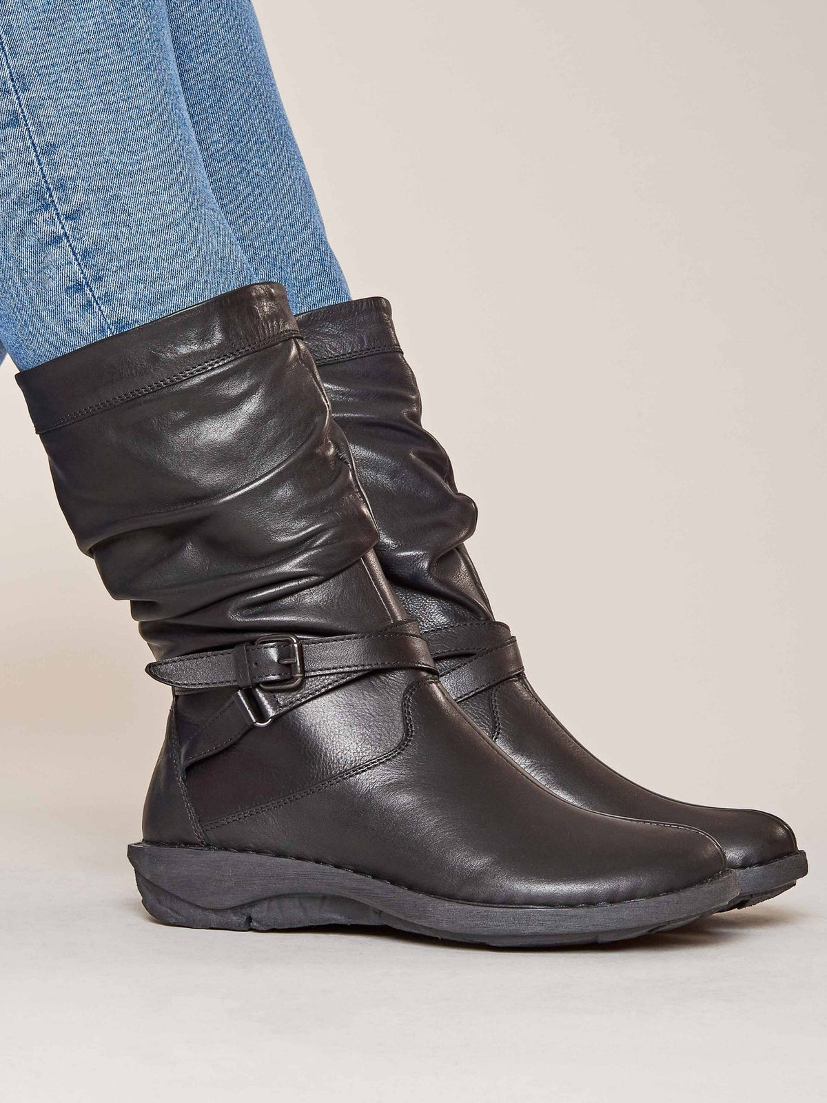 Black slouchy mid-length leather boots - TEACAKE BLACK