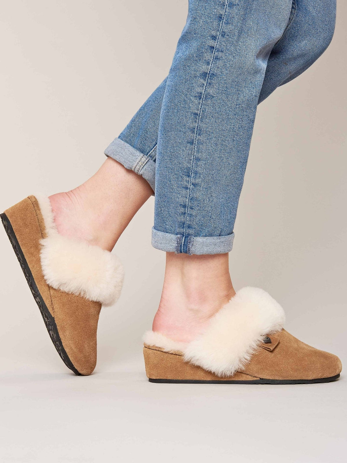 Brown ladies' sheepskin wedge slippers - CHARELLA TAN
