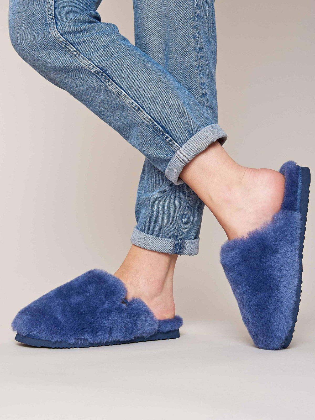 Blue ladies' fluffy sheepskin mule slipper - MABERLEY TWILIGHT BLUE