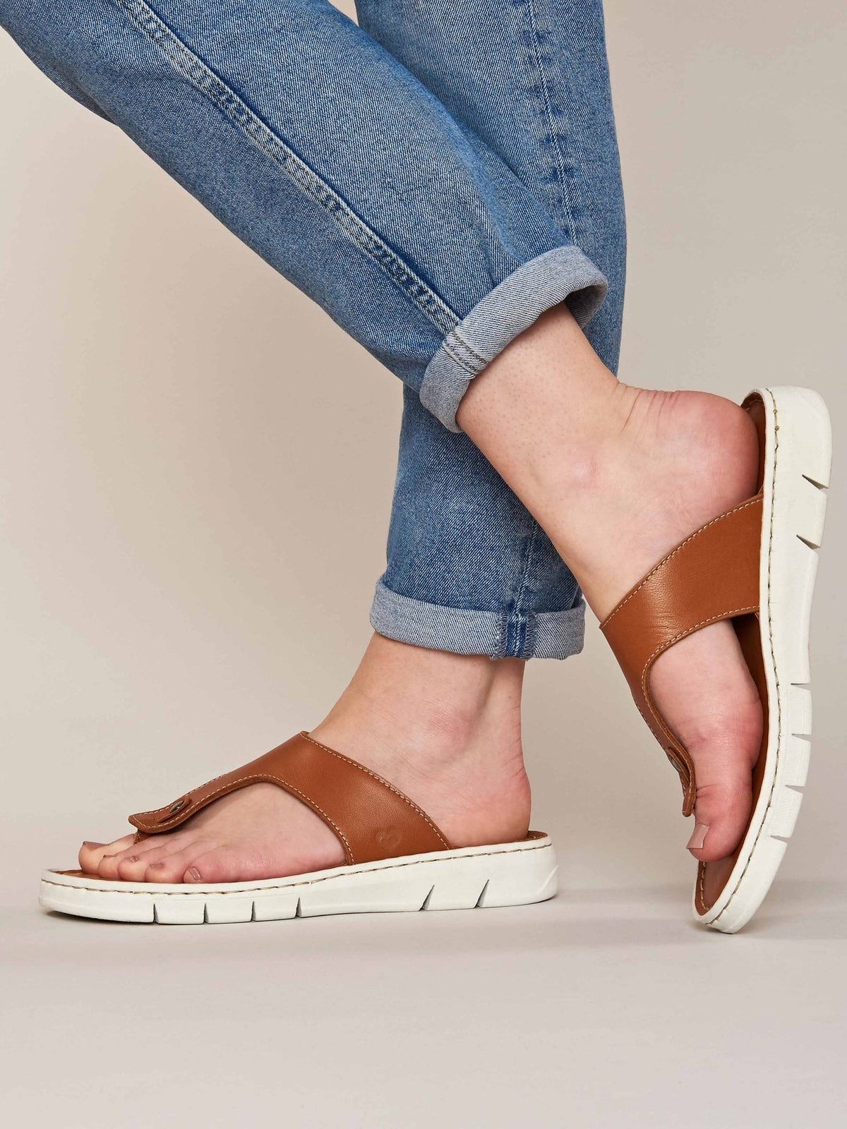 Brown Leather toe-post sandals - PADRE TAN