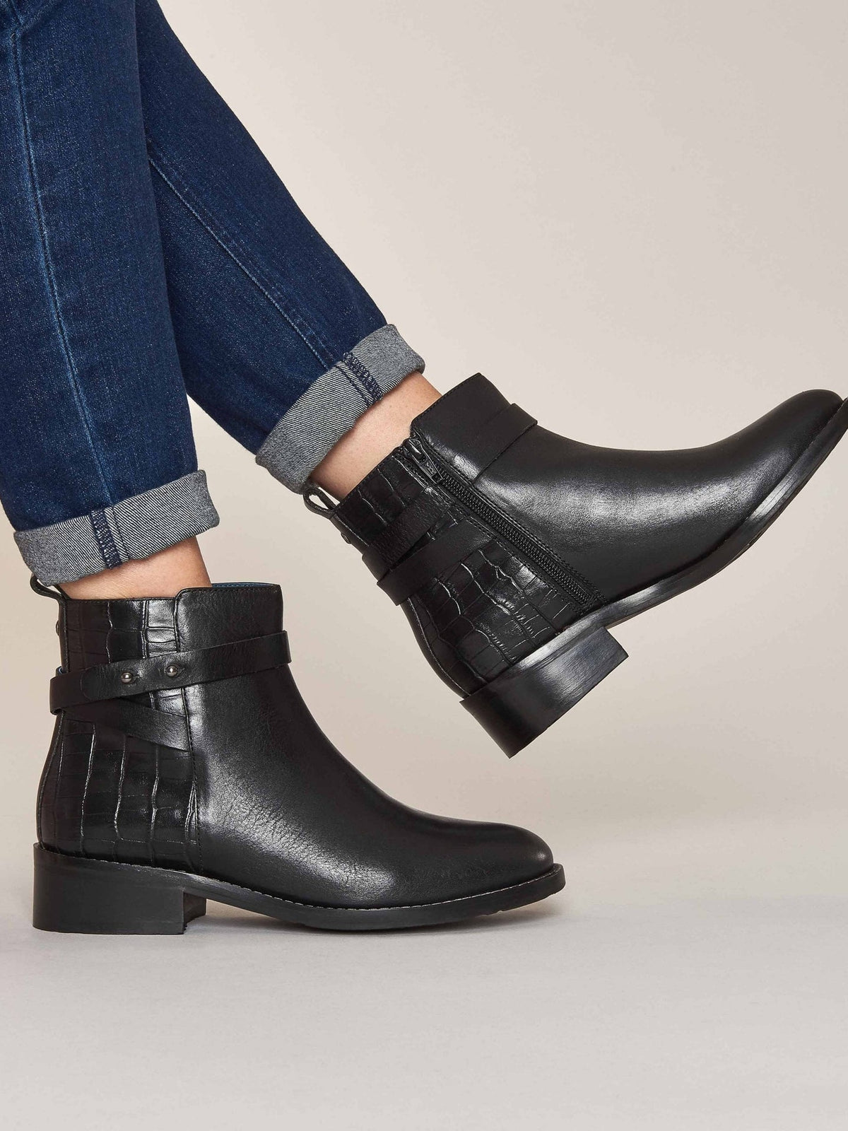 Black leather Chelsea ankle boots - BAILLIE BLACK