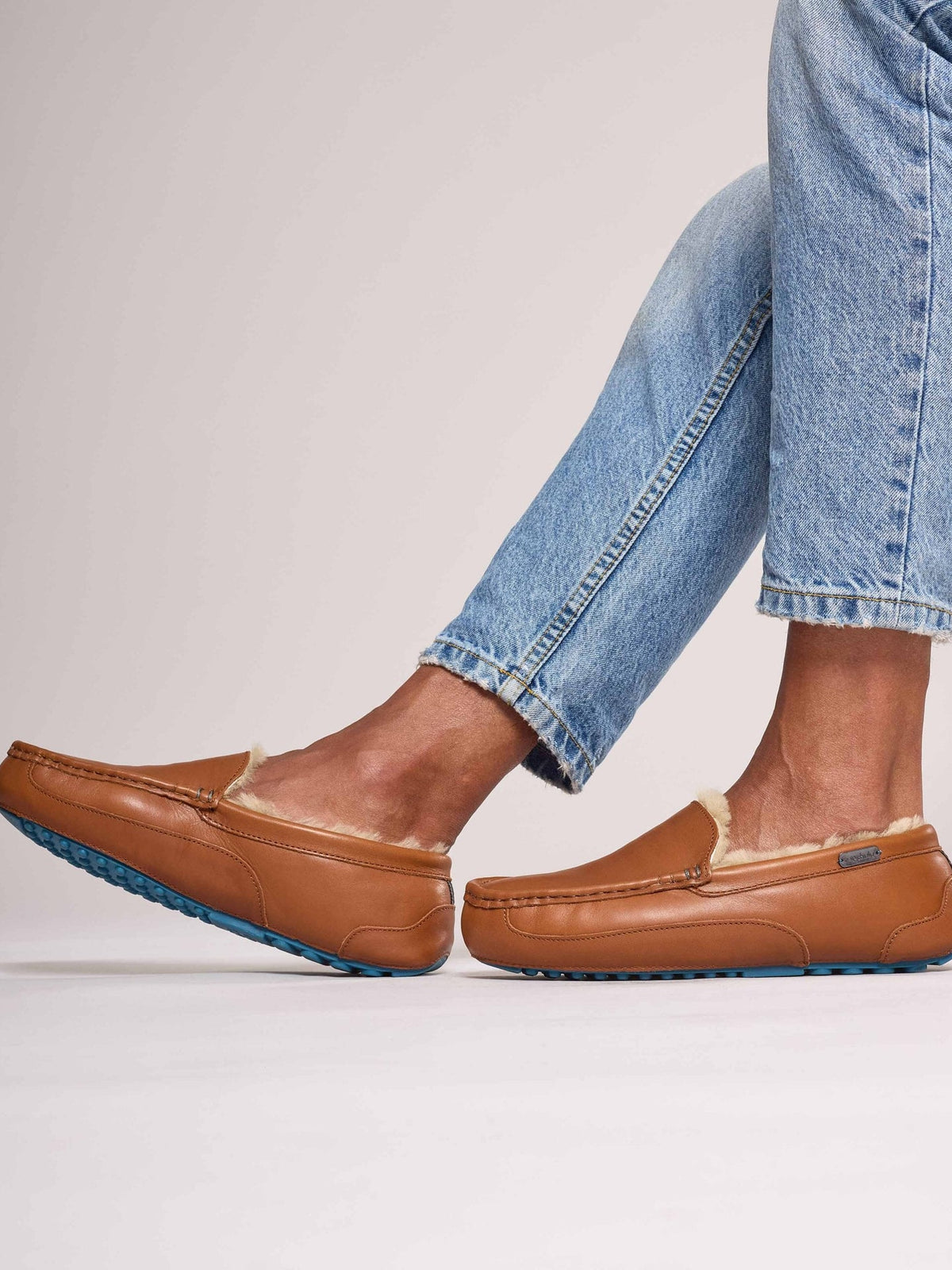 Brown men's sheepskin moccasin slippers - DISHLEY TAN LEATHER