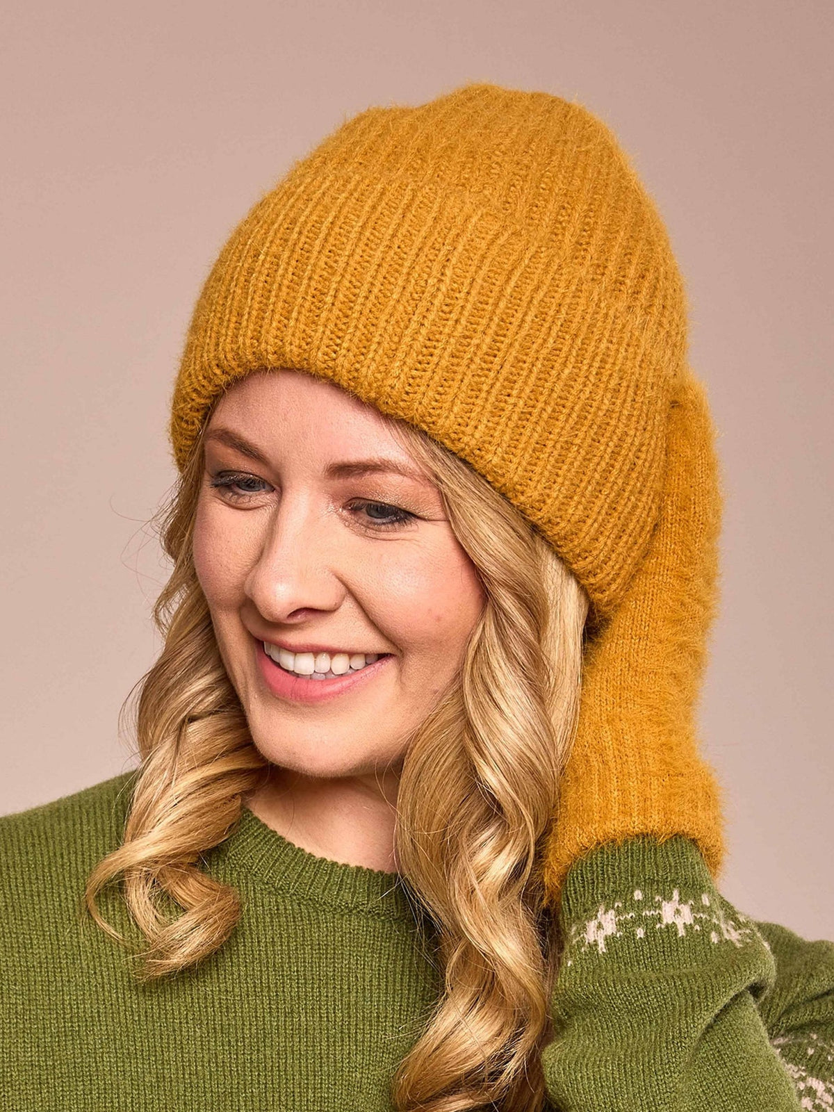 Yellow ladies' fluffy hat - RANA HAT OCHRE