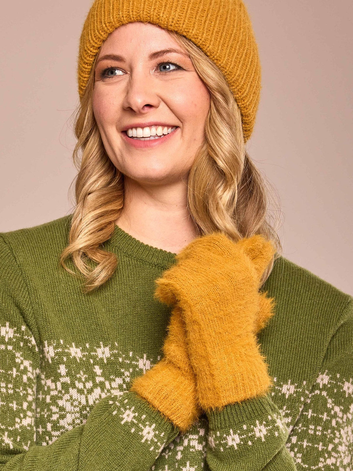 Yellow ladies' fluffy gloves - RANA GLOVE OCHRE