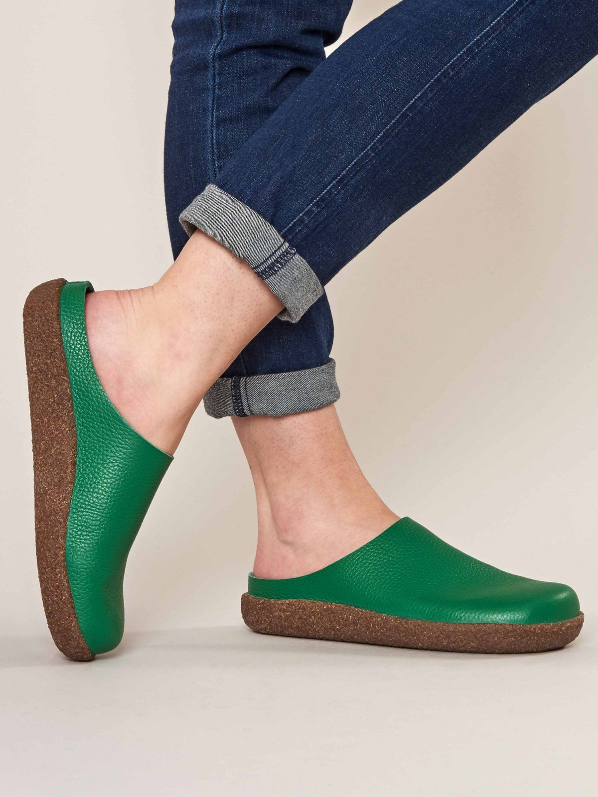 Green extra cushioned leather clogs - PEVENSEY VIBRANT GREEN