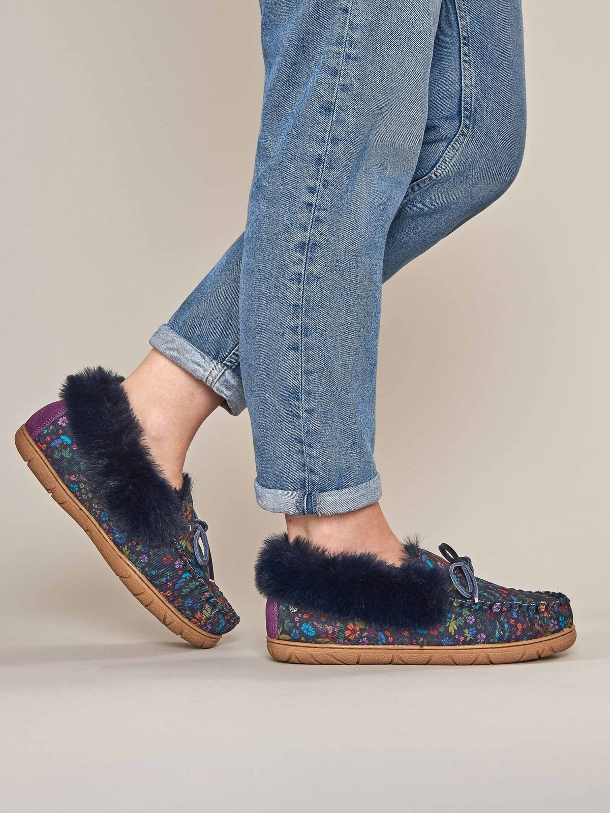 Blue fluffy moccasin slipper - ZELLA INDIGO FLORAL