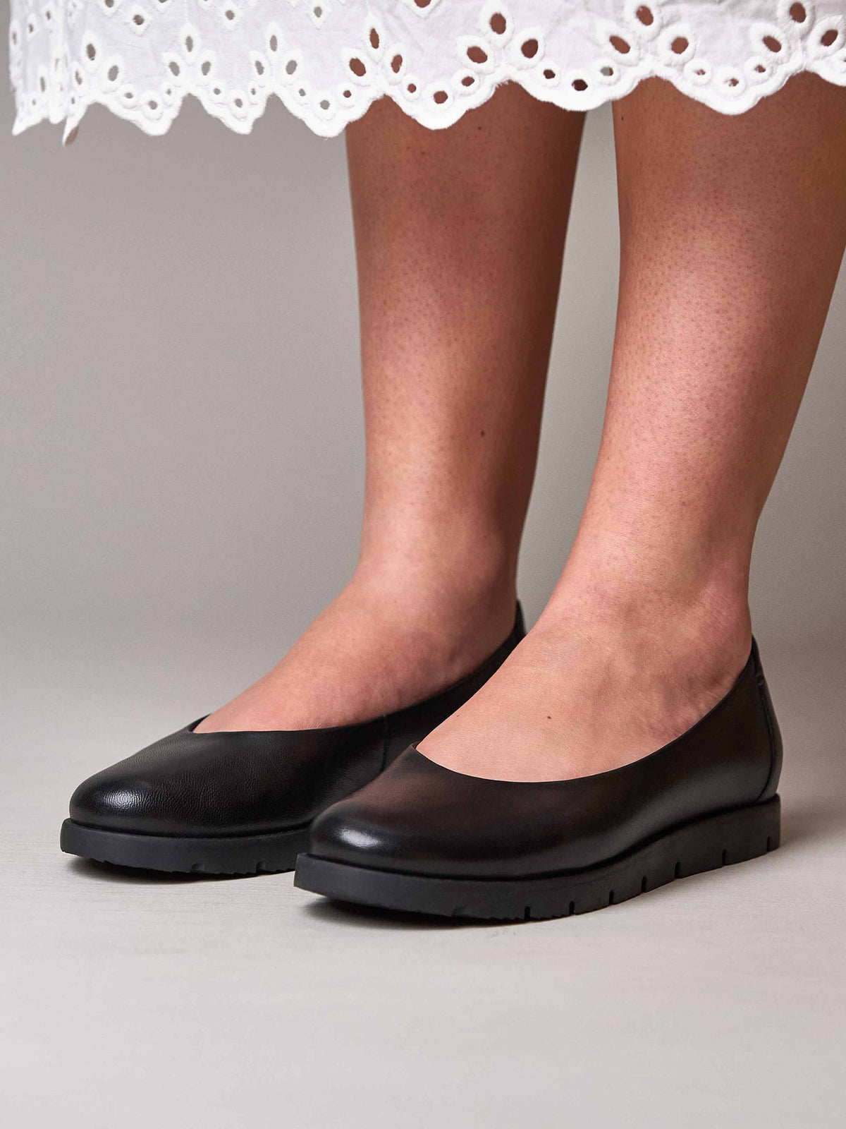 Black leather slip-on ballet pumps - JIN BLACK