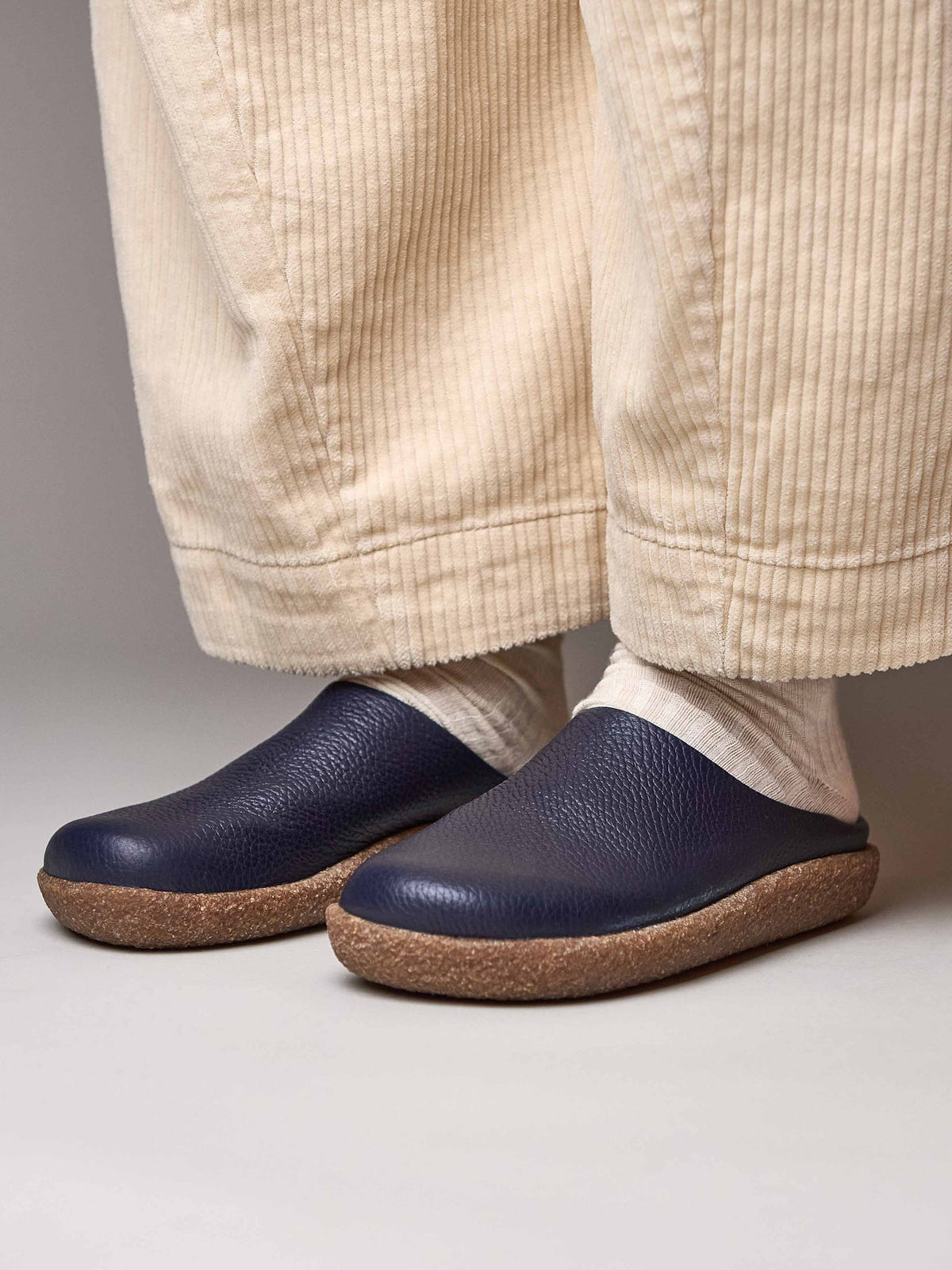 Blue extra cushioned leather clogs - PEVENSEY INDIGO