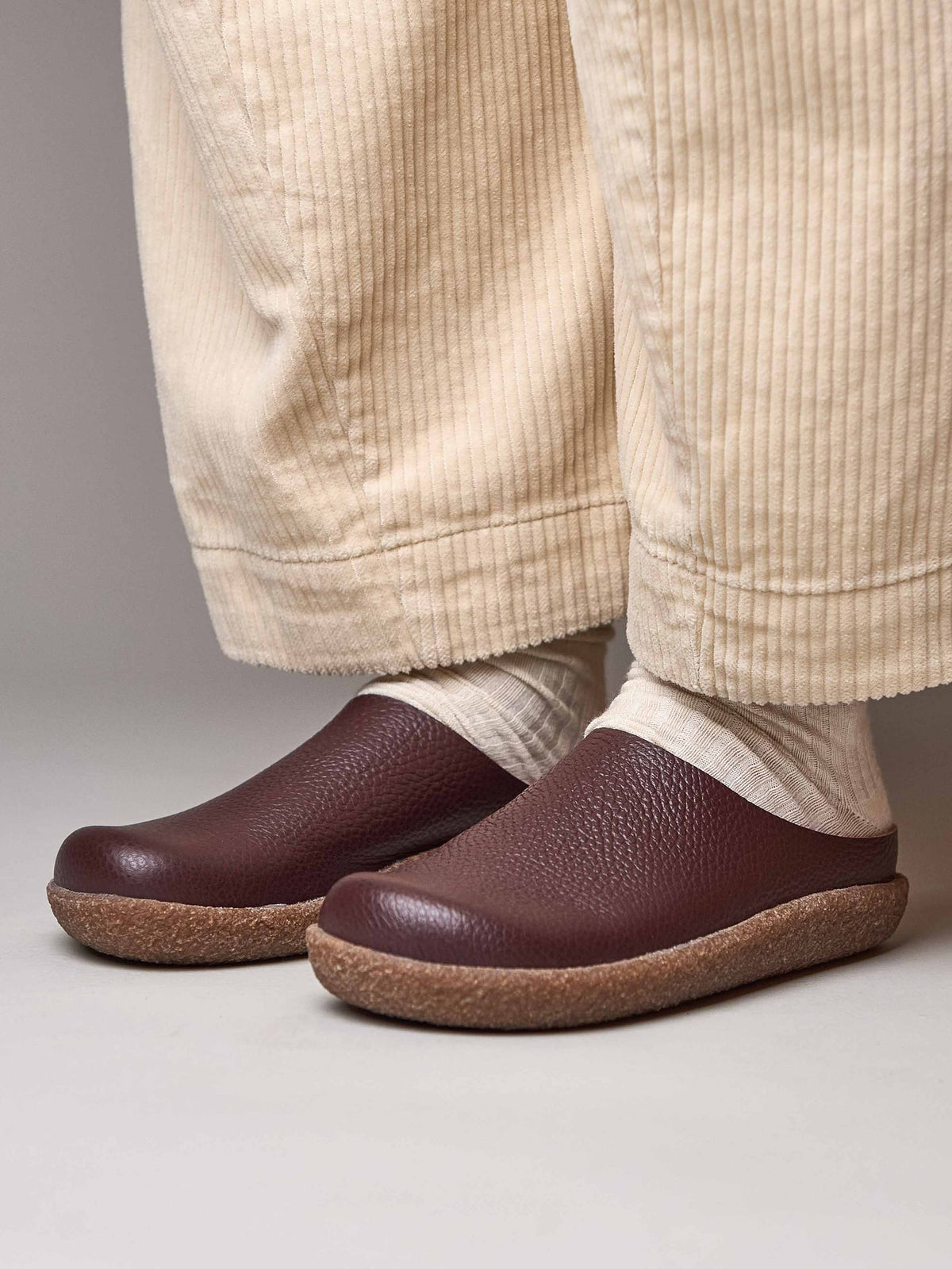 Red extra cushioned leather clogs - PEVENSEY MORELLO CHERRY